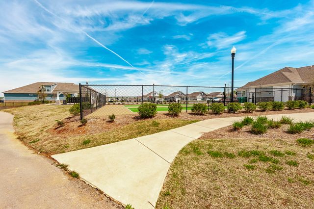 7076 Lang Ave, White House, TN 37188