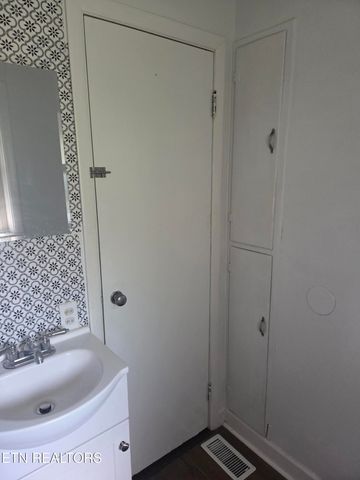 520 Upper Broad St, Newport, TN 37821