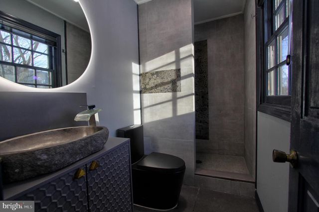 32 CHERRYVILLE HOLLOW RD, Flemington, NJ 08822