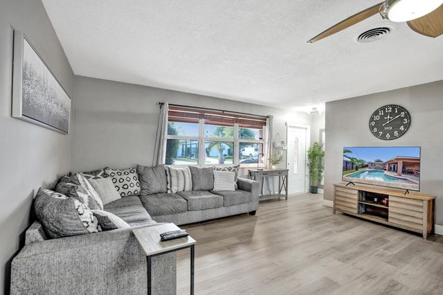 7671 NW 15th Court, Pembroke Pines, FL 33024