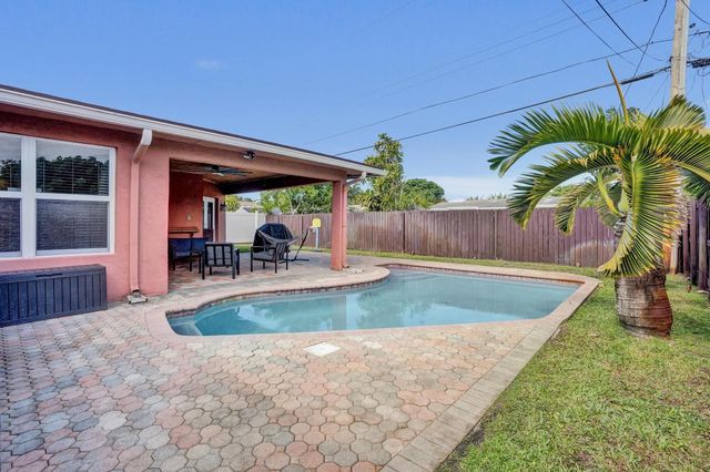 7671 NW 15th Court, Pembroke Pines, FL 33024