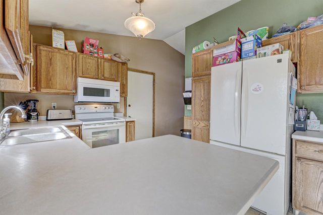 1390 TIMOTHY TRAIL, Oshkosh, WI 54904