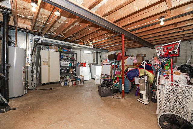 1390 TIMOTHY TRAIL, Oshkosh, WI 54904