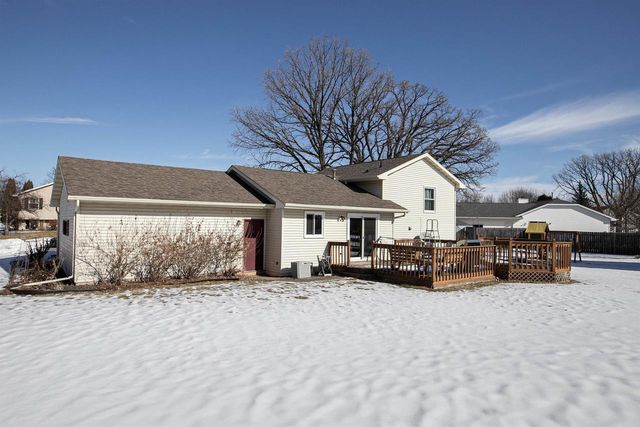 1390 TIMOTHY TRAIL, Oshkosh, WI 54904