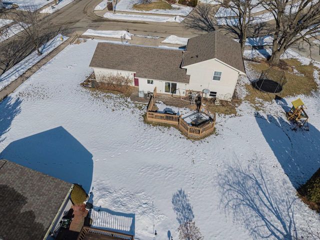 1390 TIMOTHY TRAIL, Oshkosh, WI 54904