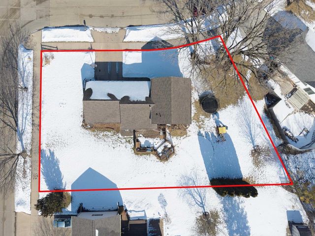 1390 TIMOTHY TRAIL, Oshkosh, WI 54904