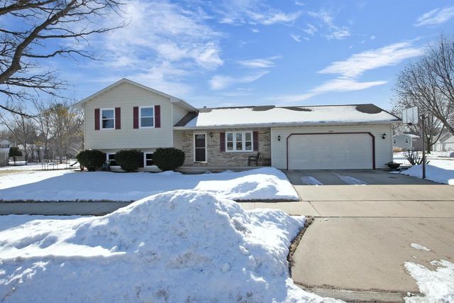 1390 TIMOTHY TRAIL, Oshkosh, WI 54904
