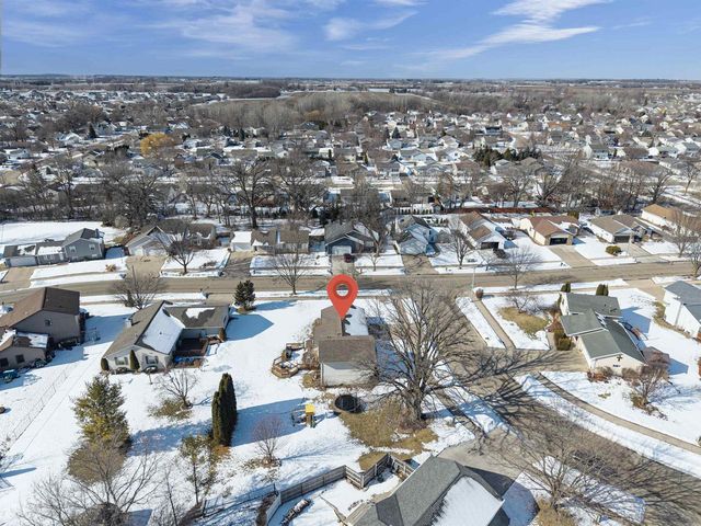 1390 TIMOTHY TRAIL, Oshkosh, WI 54904