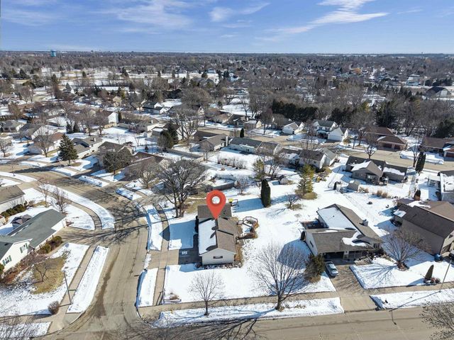 1390 TIMOTHY TRAIL, Oshkosh, WI 54904