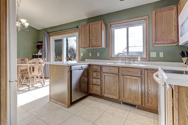 1390 TIMOTHY TRAIL, Oshkosh, WI 54904