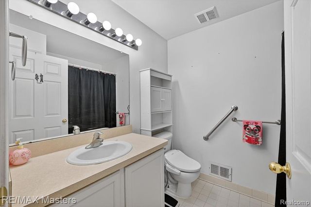 25409 Willowbrook Court, Flat Rock, MI 48134