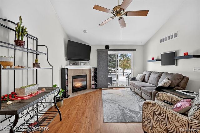 25409 Willowbrook Court, Flat Rock, MI 48134