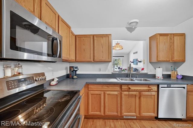 25409 Willowbrook Court, Flat Rock, MI 48134