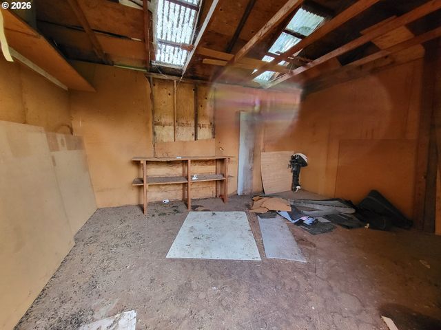 1865 J St, Springfield, OR 97477