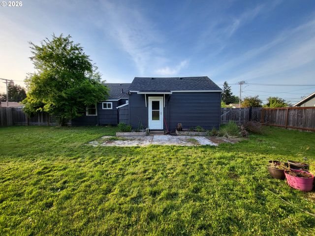 1865 J St, Springfield, OR 97477