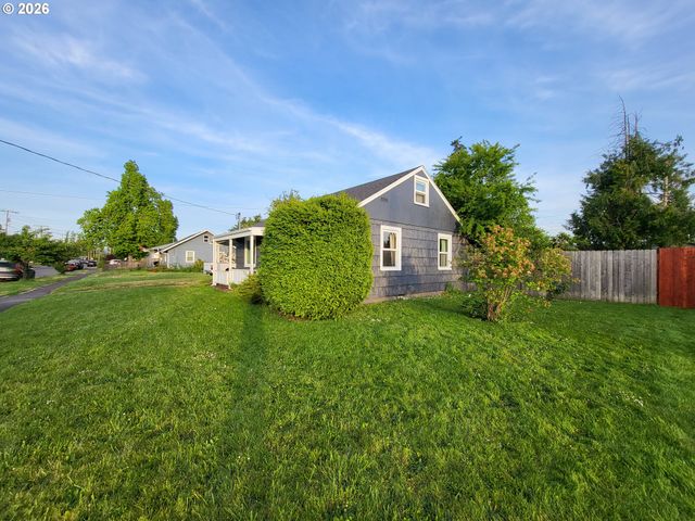 1865 J St, Springfield, OR 97477