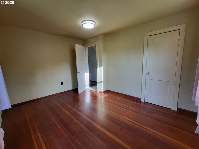 1865 J St, Springfield, OR 97477