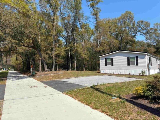 490 Waverly Rd., Pawleys Island, SC 29585