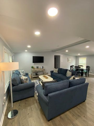 490 Waverly Rd., Pawleys Island, SC 29585