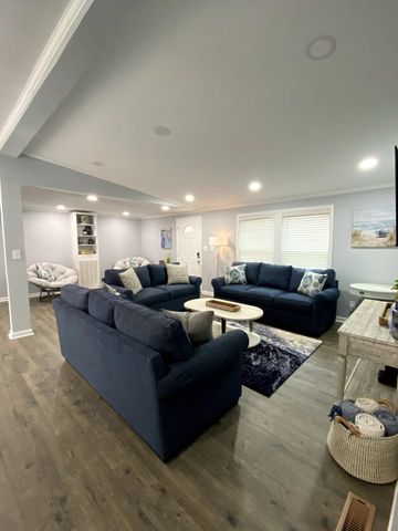 490 Waverly Rd., Pawleys Island, SC 29585