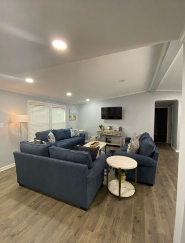 490 Waverly Rd., Pawleys Island, SC 29585