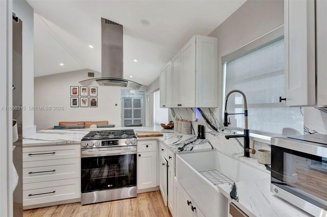 3043 Hayes Street, Hollywood, FL 33021