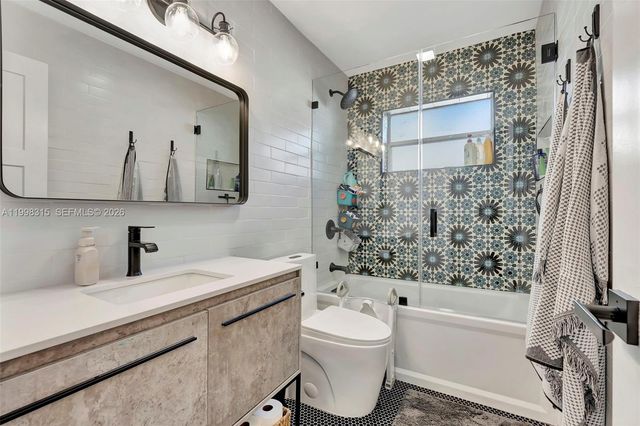 3043 Hayes Street, Hollywood, FL 33021