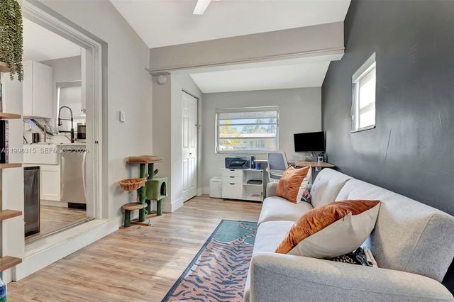 3043 Hayes Street, Hollywood, FL 33021