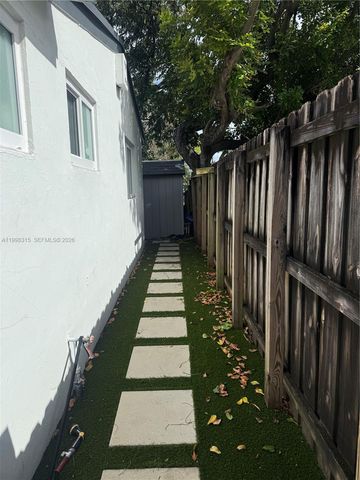 3043 Hayes Street, Hollywood, FL 33021