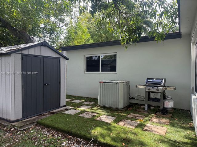 3043 Hayes Street, Hollywood, FL 33021