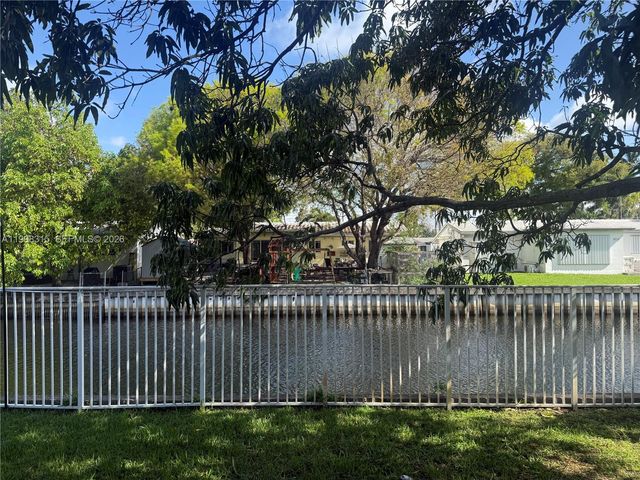 3043 Hayes Street, Hollywood, FL 33021