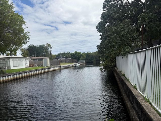 3043 Hayes Street, Hollywood, FL 33021