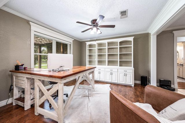 63 E County Road 136, Alvin, TX 77511