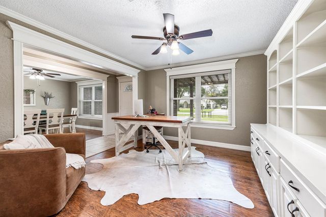 63 E County Road 136, Alvin, TX 77511