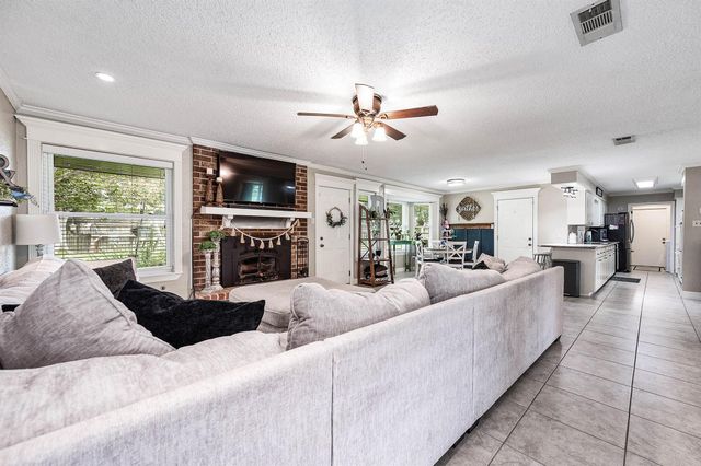 63 E County Road 136, Alvin, TX 77511