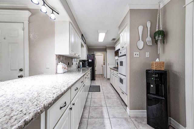 63 E County Road 136, Alvin, TX 77511