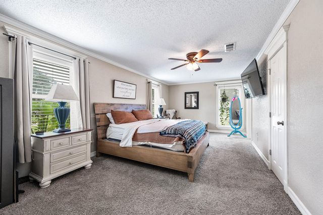 63 E County Road 136, Alvin, TX 77511