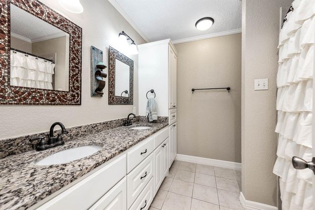 63 E County Road 136, Alvin, TX 77511