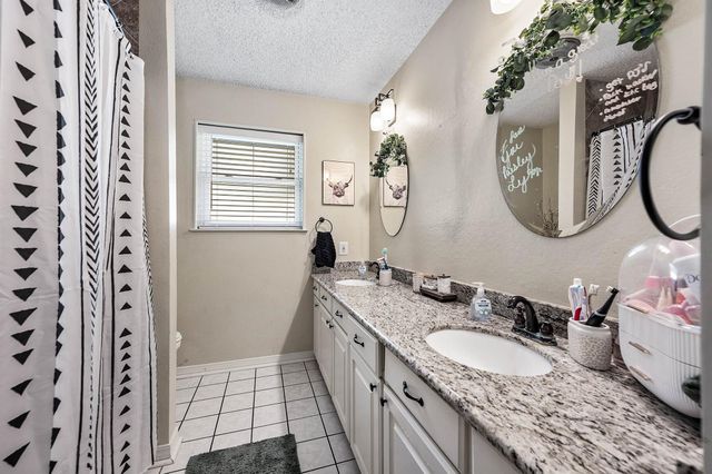 63 E County Road 136, Alvin, TX 77511