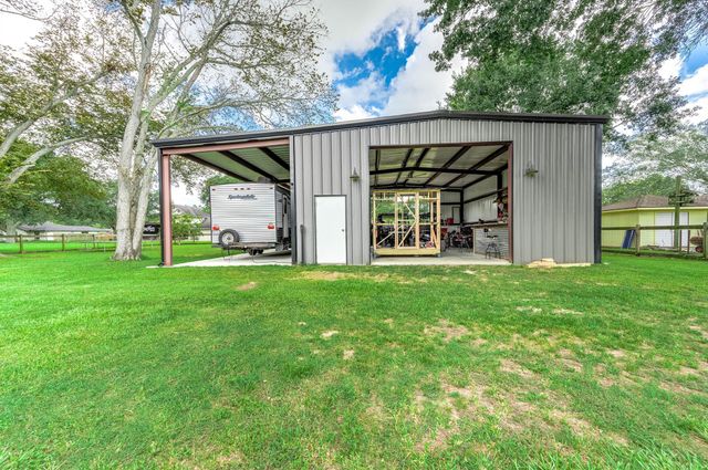 63 E County Road 136, Alvin, TX 77511