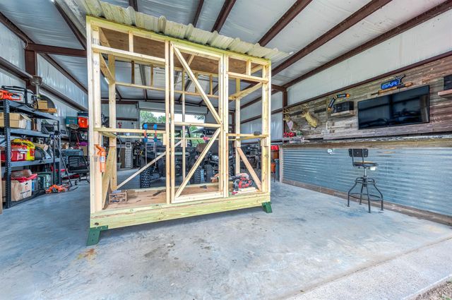 63 E County Road 136, Alvin, TX 77511