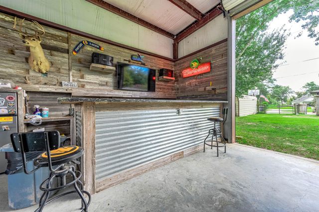 63 E County Road 136, Alvin, TX 77511