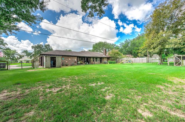 63 E County Road 136, Alvin, TX 77511