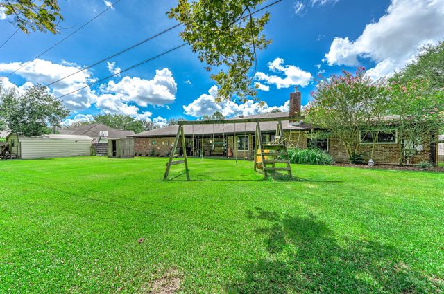 63 E County Road 136, Alvin, TX 77511