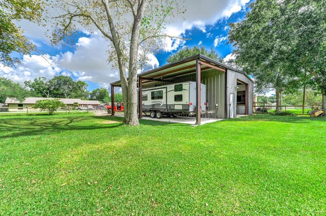 63 E County Road 136, Alvin, TX 77511