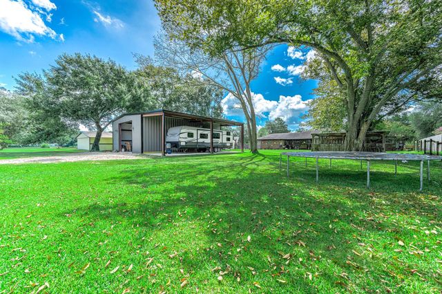 63 E County Road 136, Alvin, TX 77511
