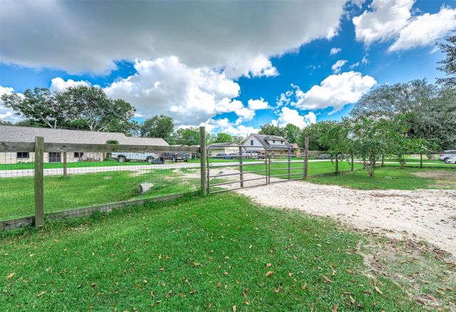 63 E County Road 136, Alvin, TX 77511