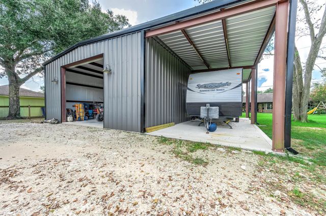 63 E County Road 136, Alvin, TX 77511