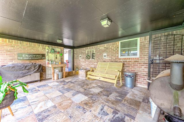 63 E County Road 136, Alvin, TX 77511