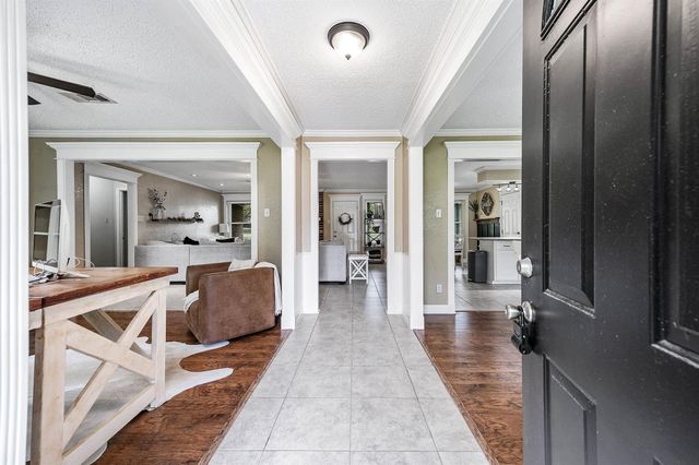 63 E County Road 136, Alvin, TX 77511